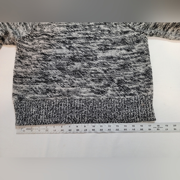 AMERICAN EAGLE WOMAN'S SIZE LARGE Long Sleeve Marled Knit Scooped Knit Sweater - Picture 7 of 9